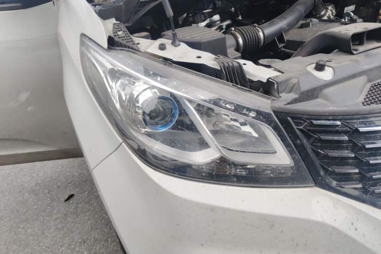 Used SAIC MAXUS G10 2023 2.0L Manual Multi-Function Version Gasoline 7 Seats Right Front Headlight
