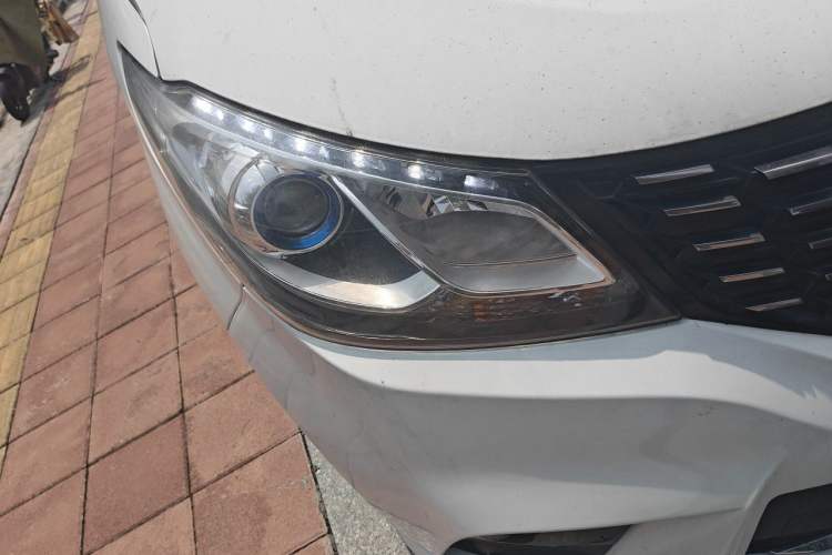 Used SAIC MAXUS G10 2023 2.0L Manual Multi-Function Version Gasoline 7 Seats Right Front Headlight