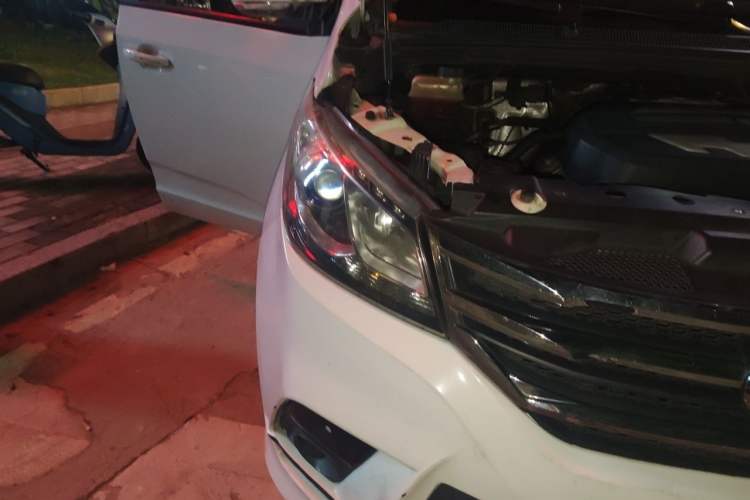 Used SAIC MAXUS G10 2023 2.0T Manual Multi-Function Version Diesel 7/8/9 Seats Right Front Headlight