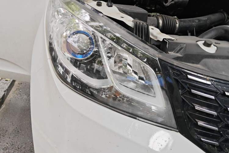 Used SAIC MAXUS G10 2023 2.0L Manual Multi-Function Version Gasoline 7 Seats Right Front Headlight