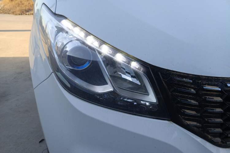 Used SAIC MAXUS G10 2023 2.0L Manual Multi-Function Version Gasoline 7 Seats Right Front Headlight