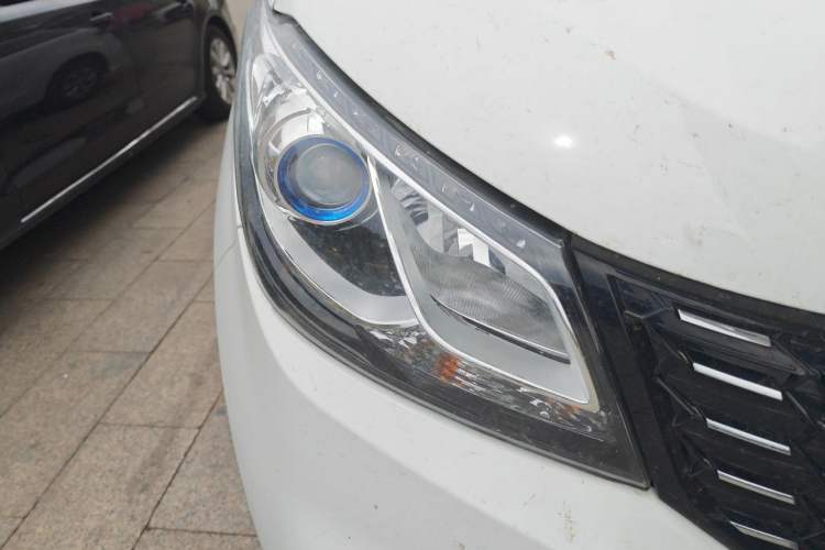 Used SAIC MAXUS G10 2023 2.0L Manual Multi-Function Version Gasoline 7 Seats Right Front Headlight