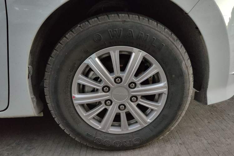 Used SAIC MAXUS G10 2023 2.0T Manual Multi-Function Version Diesel 7/8/9 Seats Right Front Wheel Hub