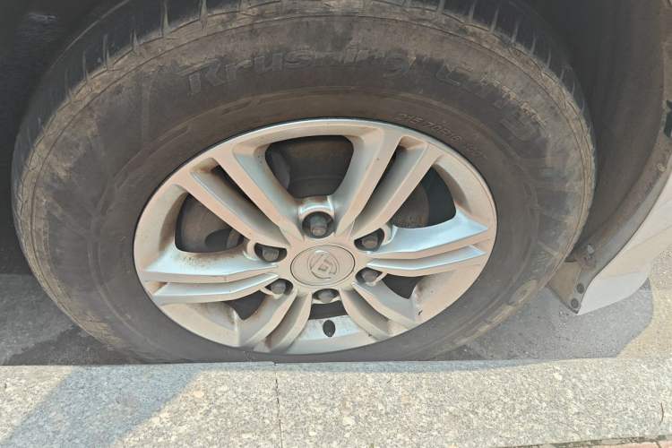 Used SAIC MAXUS G10 2023 2.0L Manual Multi-Function Version Gasoline 7 Seats Right Front Wheel Hub