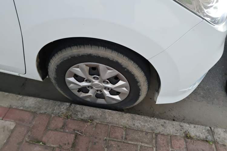Used SAIC MAXUS G10 2023 2.0L Manual Multi-Function Version Gasoline 7 Seats Right Front Wheel Hub