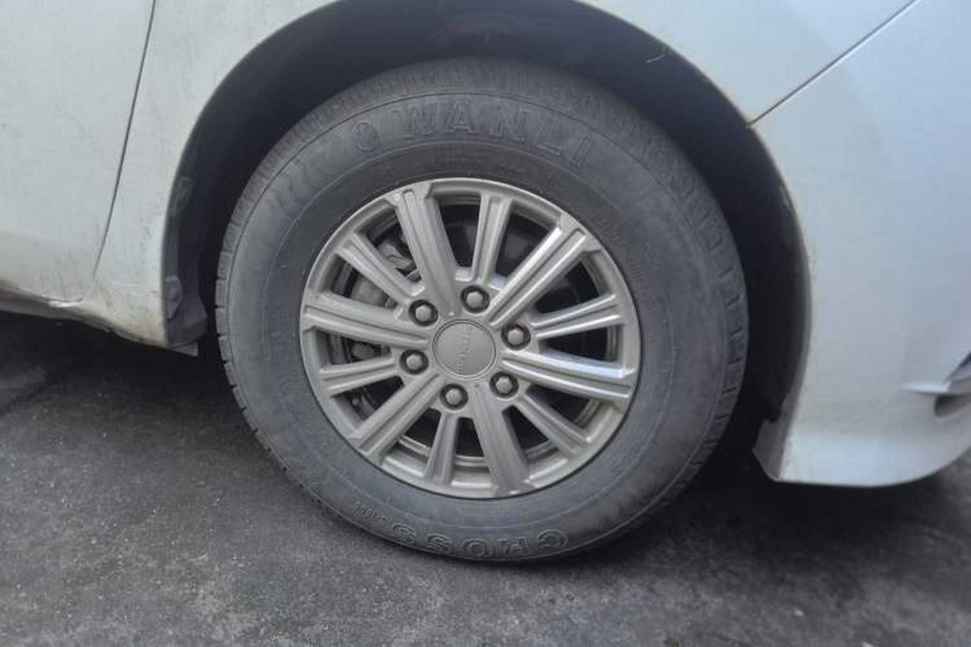 Used SAIC MAXUS G10 2023 2.0T Manual Multi-Function Version Diesel 7/8/9 Seats Right Front Wheel Hub