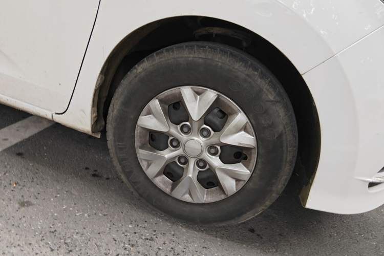 Used SAIC MAXUS G10 2023 2.0L Manual Multi-Function Version Gasoline 7 Seats Right Front Wheel Hub