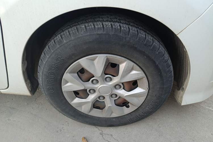 Used SAIC MAXUS G10 2023 2.0L Manual Multi-Function Version Gasoline 7 Seats Right Front Wheel Hub