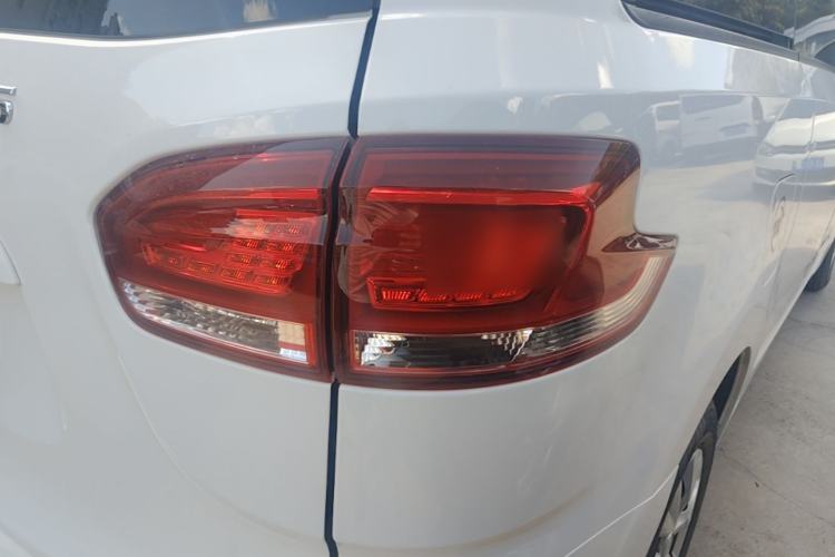 Used SAIC MAXUS G10 2023 2.0T Manual Multi-Function Version Diesel 7/8/9 Seats Right Rear Taillight