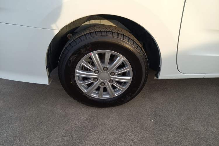 Used SAIC MAXUS G10 2023 2.0T Manual Multi-Function Version Diesel 7/8/9 Seats Right Rear Wheel Hub