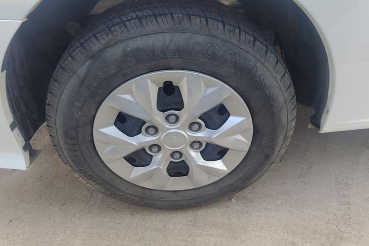 Used SAIC MAXUS G10 2023 2.0T Manual Multi-Function Version Diesel 7/8/9 Seats Right Rear Wheel Hub