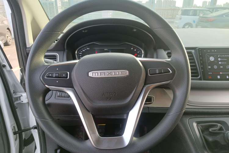 Used SAIC MAXUS G10 2023 2.0T Manual Multi-Function Version Diesel 7/8/9 Seats Steering Wheel