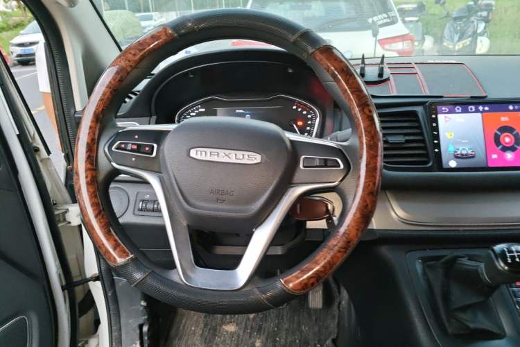 Used SAIC MAXUS G10 2023 2.0L Manual Multi-Function Version Gasoline 7 Seats Steering Wheel