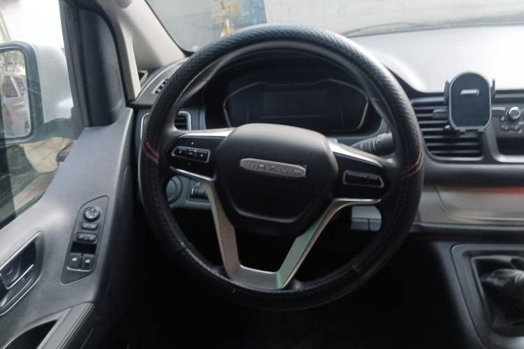 Used SAIC MAXUS G10 2023 2.0T Manual Multi-Function Version Diesel 7 Seats Steering Wheel