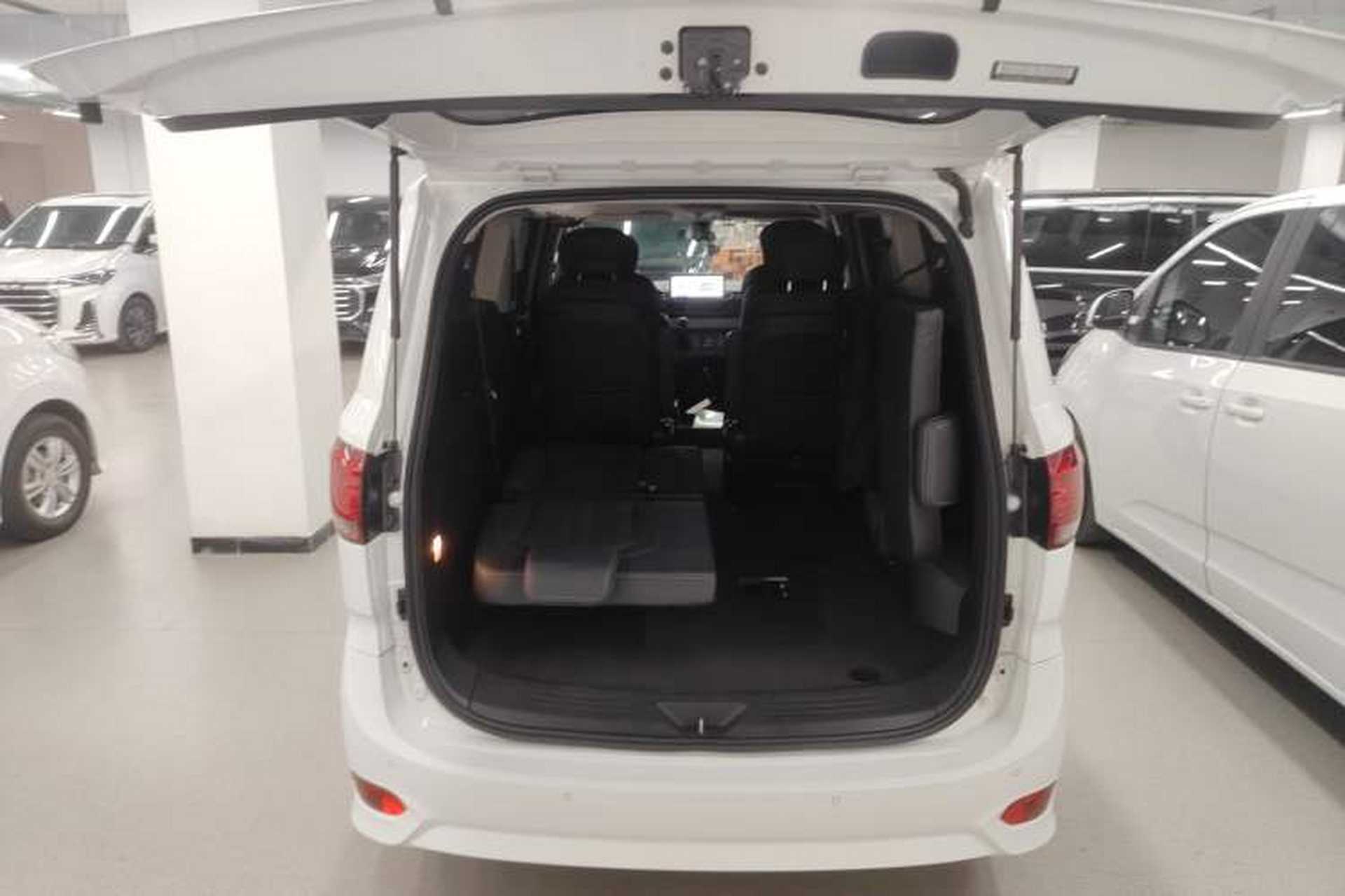 Used SAIC MAXUS G10 2023 Facelift 2.0L Manual Multi-Function Version Gasoline 7-Seater Trunk