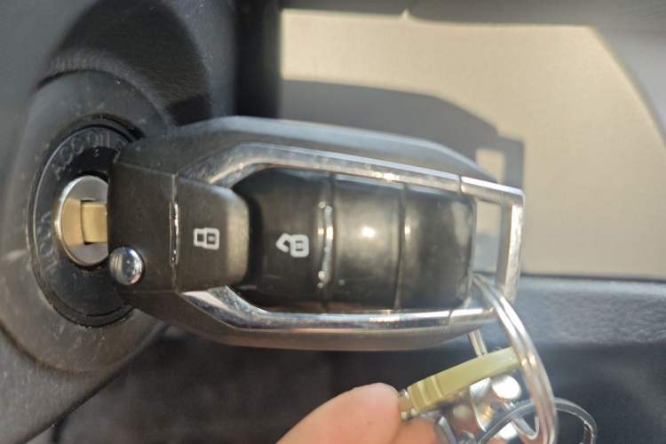 Used SAIC MAXUS G10 2023 2.0L Manual Multi-Function Version Gasoline 7 Seats Vehicle Key