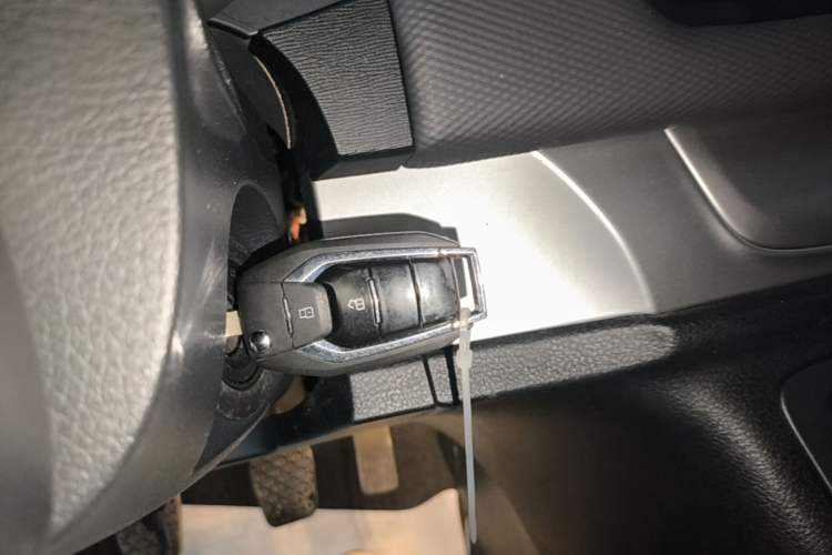 Used SAIC MAXUS G10 2023 Facelift 2.0L Manual Multi-Function Version Gasoline 7-Seater Vehicle Key