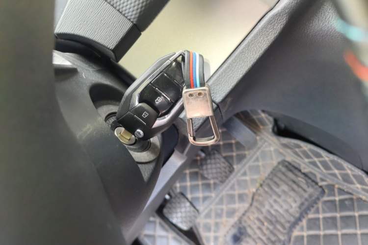 Used SAIC MAXUS G10 2023 2.0L Manual Multi-Function Version Gasoline 7 Seats Vehicle Key