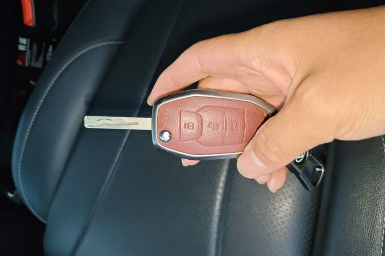 Used SAIC MAXUS G10 2023 2.0L Manual Multi-Function Version Gasoline 7 Seats Vehicle Key