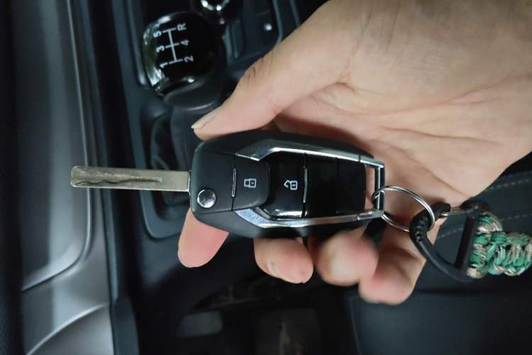 Used SAIC MAXUS G10 2023 2.0L Manual Multi-Function Version Gasoline 7 Seats Vehicle Key