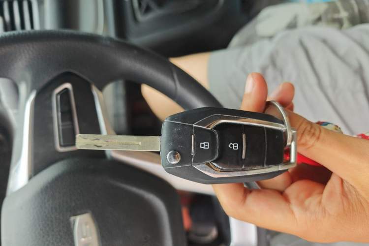 Used SAIC MAXUS G10 2023 2.0L Manual Multi-Function Version Gasoline 7 Seats Vehicle Key