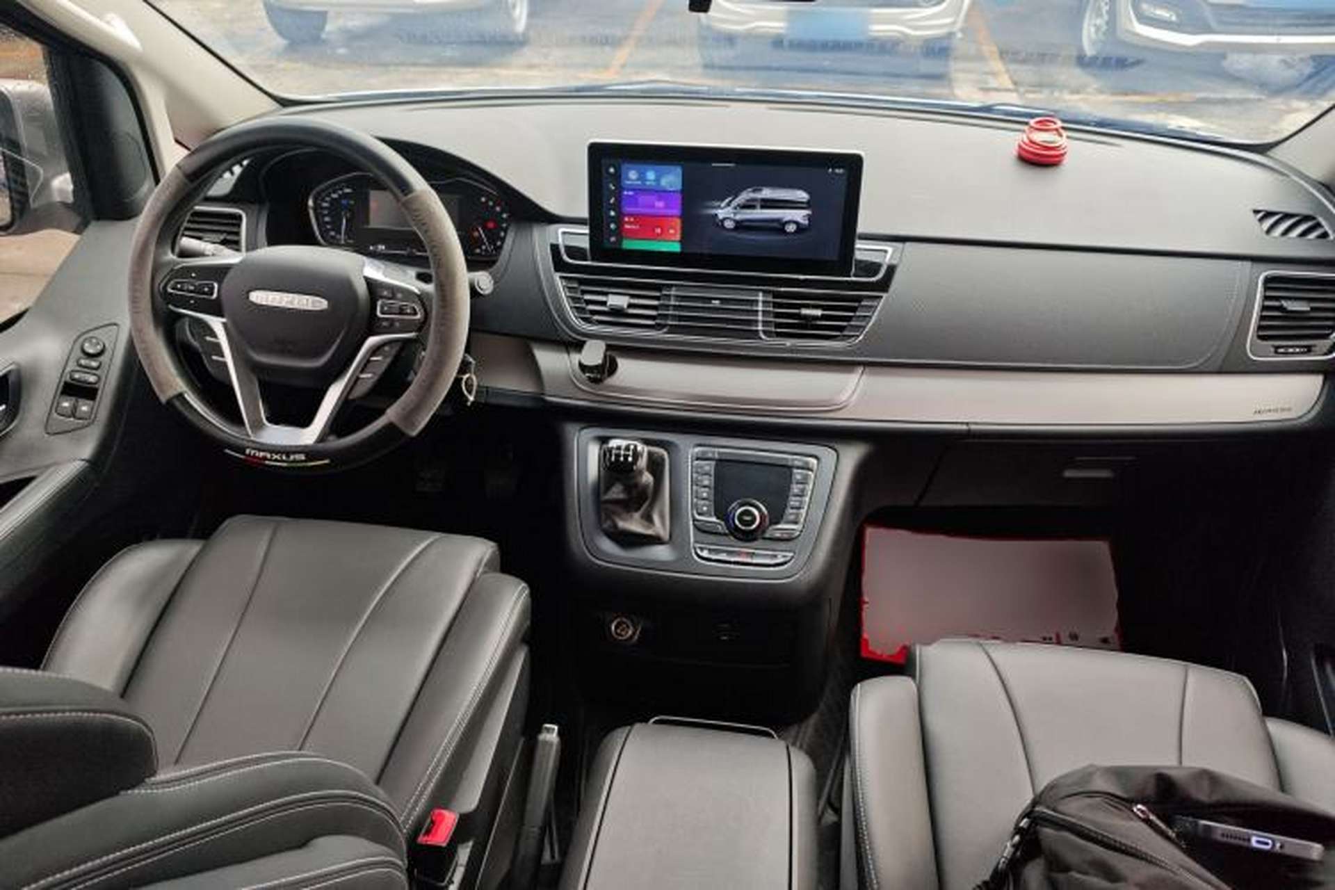Used SAIC MAXUS G10 2024 2.0L Manual Multi-Function Travel Version CNG 7-Seater Center Console