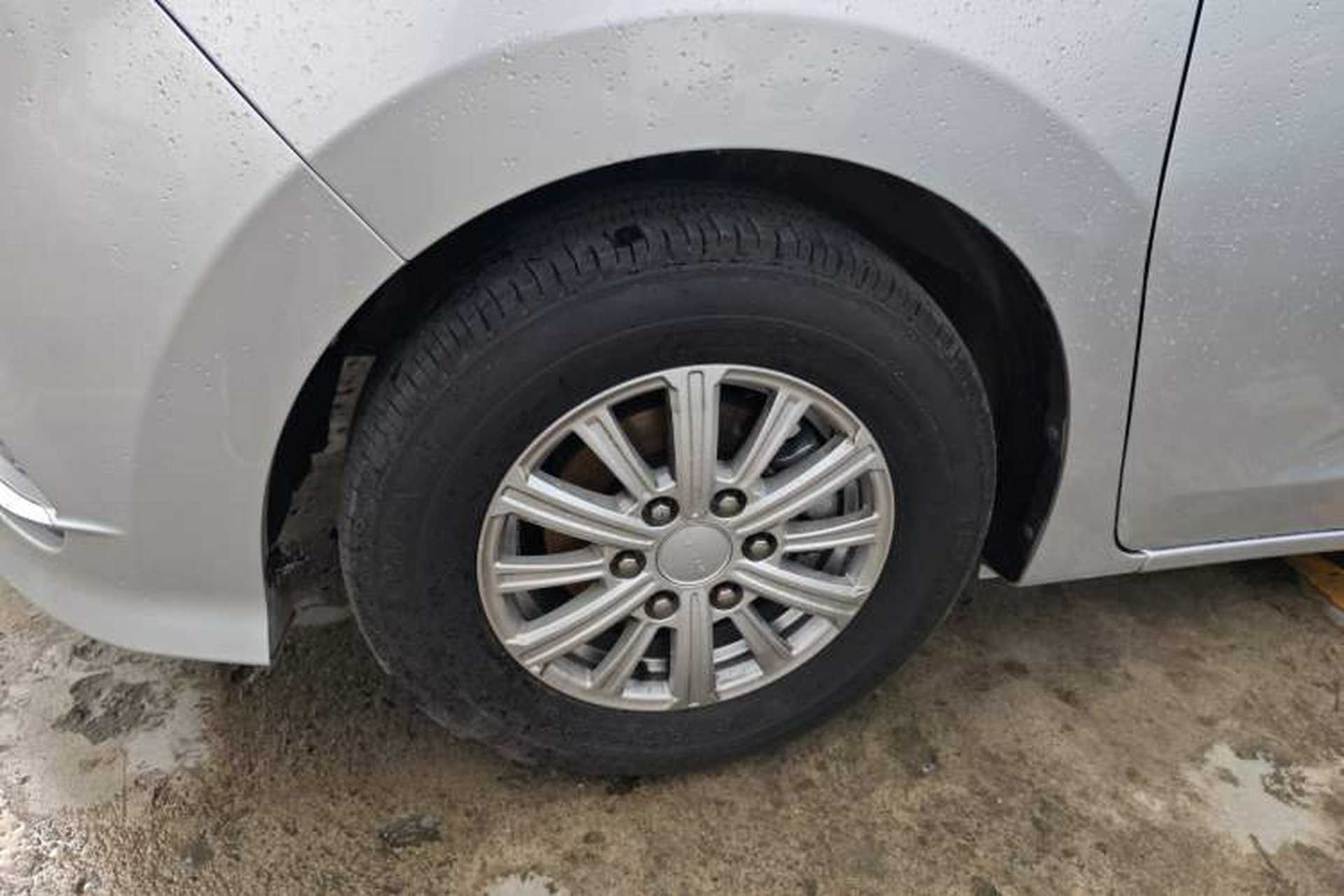 Used SAIC MAXUS G10 2024 2.0L Manual Multi-Function Travel Version CNG 7-Seater Left Front Wheel Hub