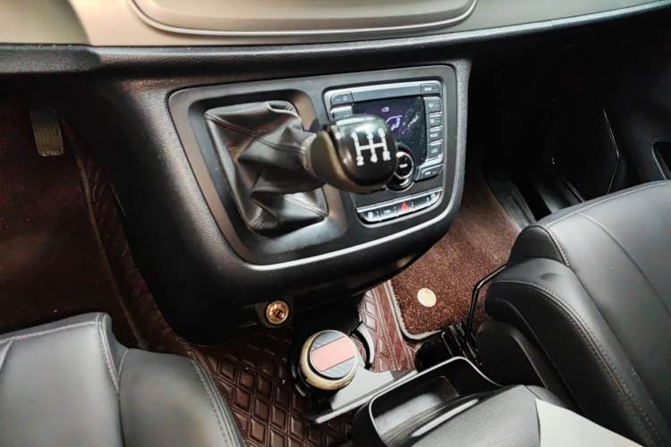 Used SAIC MAXUS G10 2024 2.0L Manual Multifunction Travel Edition CNG 9-Seater Gear Lever
