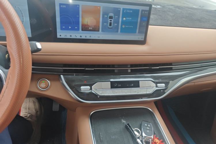 Used SAIC MAXUS G10 2025 MAX 2.0T Automatic Flagship Edition Gasoline 7-Seater Audio And AC Panel