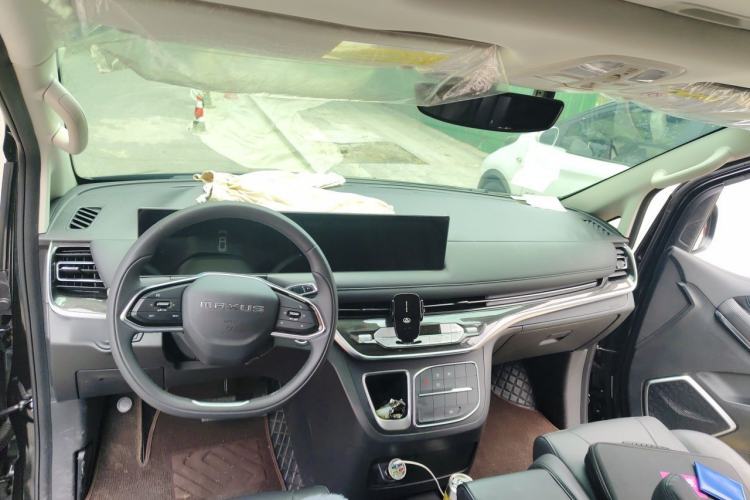 Used SAIC MAXUS G10 2025 MAX 2.0T Automatic Luxury Edition Diesel 7-Seater Center Console