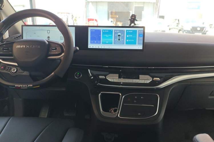Used SAIC MAXUS G10 2025 MAX 2.0T Automatic Luxury Edition Diesel 7-Seater Center Console
