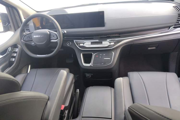 Used SAIC MAXUS G10 2025 MAX 2.0T Automatic Luxury Edition Diesel 7-Seater Center Console