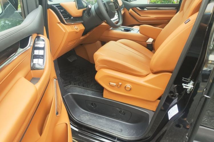 Used SAIC MAXUS G10 2025 MAX 2.0T Automatic Flagship Edition Gasoline 7-Seater Driver Seat