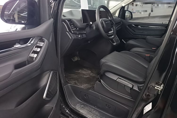 Used SAIC MAXUS G10 2025 MAX 2.0T Automatic Executive Edition Gasoline 7-Seater Driver Seat