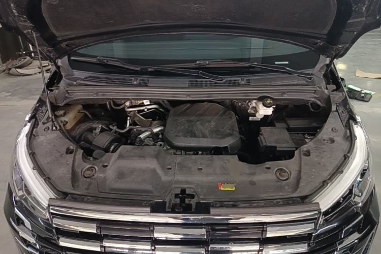 Used SAIC MAXUS G10 2025 MAX 2.0T Automatic Executive Edition Gasoline 7-Seater Engine Bay