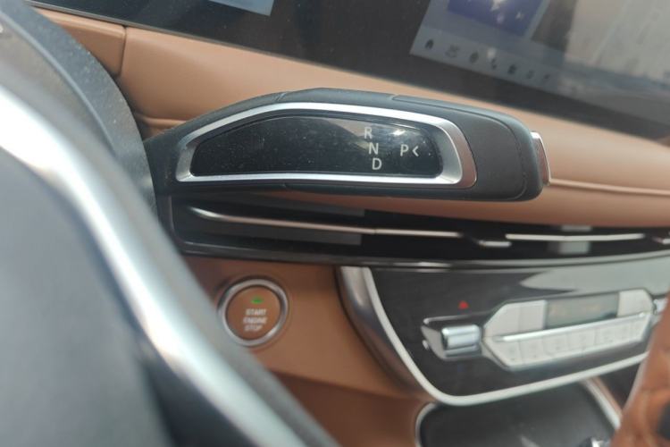 Used SAIC MAXUS G10 2025 MAX 2.0T Automatic Flagship Edition Gasoline 7-Seater Gear Lever