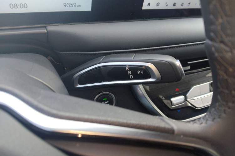 Used SAIC MAXUS G10 2025 MAX 2.0T Automatic Luxury Edition Diesel 7-Seater Gear Lever