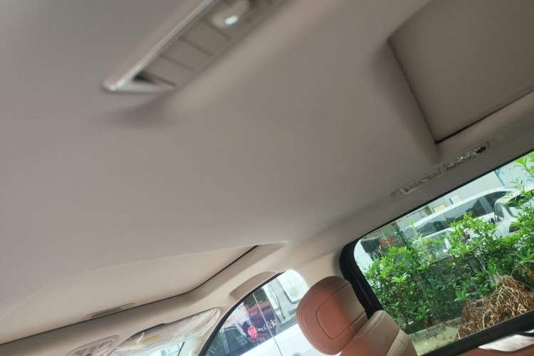 Used SAIC MAXUS G10 2025 MAX 2.0T Automatic Flagship Edition Gasoline 7-Seater Headliner