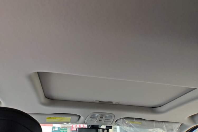 Used SAIC MAXUS G10 2025 MAX 2.0T Automatic Luxury Edition Diesel 7-Seater Headliner