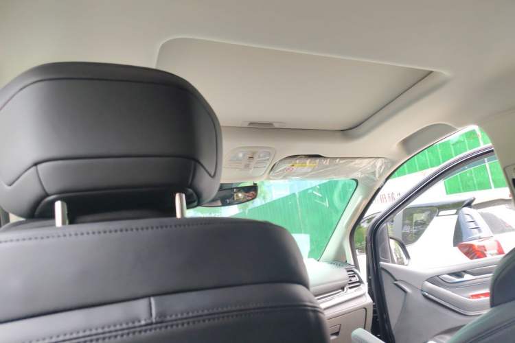 Used SAIC MAXUS G10 2025 MAX 2.0T Automatic Luxury Edition Diesel 7-Seater Headliner