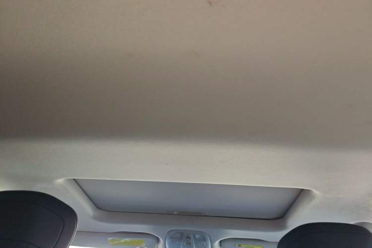 Used SAIC MAXUS G10 2025 MAX 2.0T Automatic Luxury Edition Diesel 7-Seater Headliner
