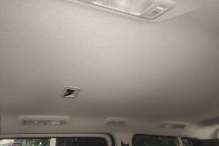 Used SAIC MAXUS G10 2025 2.0T Manual Multi-Function Version Diesel 9 Seats Headliner