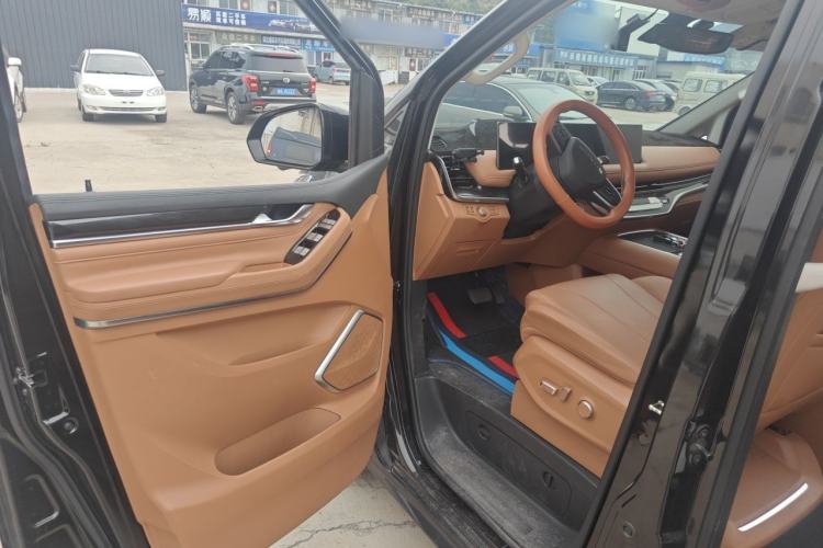 Used SAIC MAXUS G10 2025 MAX 2.0T Automatic Flagship Edition Gasoline 7-Seater Interior 3
