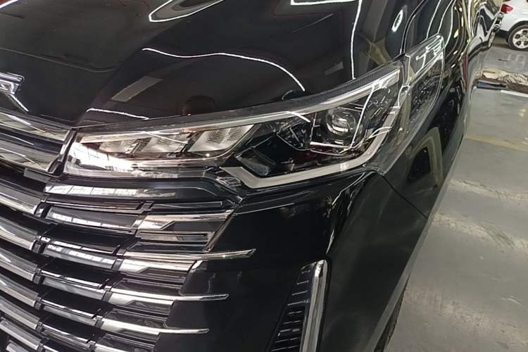 Used SAIC MAXUS G10 2025 MAX 2.0T Automatic Executive Edition Gasoline 7-Seater Left Front Headlight