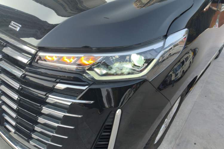 Used SAIC MAXUS G10 2025 MAX 2.0T Automatic Luxury Edition Diesel 7-Seater Left Front Headlight