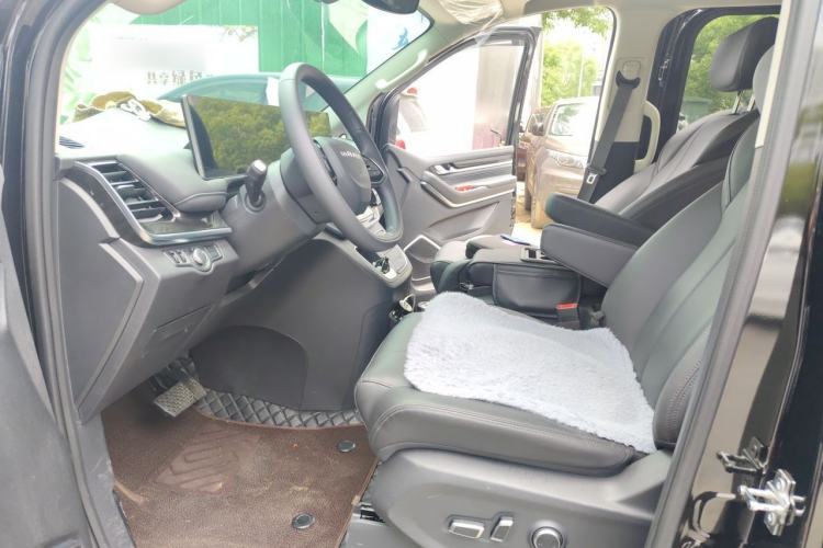 Used SAIC MAXUS G10 2025 MAX 2.0T Automatic Luxury Edition Diesel 7-Seater Left Front Seat