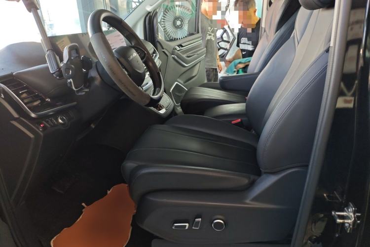 Used SAIC MAXUS G10 2025 MAX 2.0T Automatic Luxury Edition Diesel 7-Seater Left Front Seat