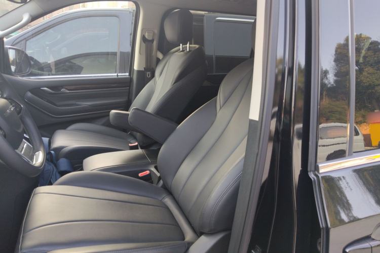 Used SAIC MAXUS G10 2025 MAX 2.0T Automatic Luxury Edition Diesel 7-Seater Left Front Seat