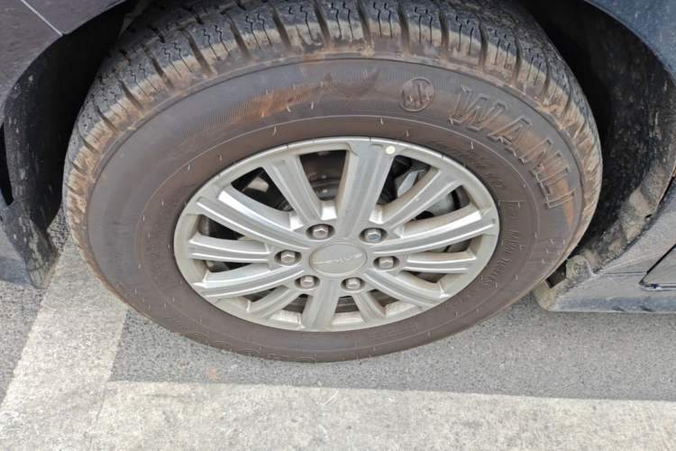 Used SAIC MAXUS G10 2025 MAX 2.0T Automatic Luxury Edition Diesel 7-Seater Left Front Wheel Hub