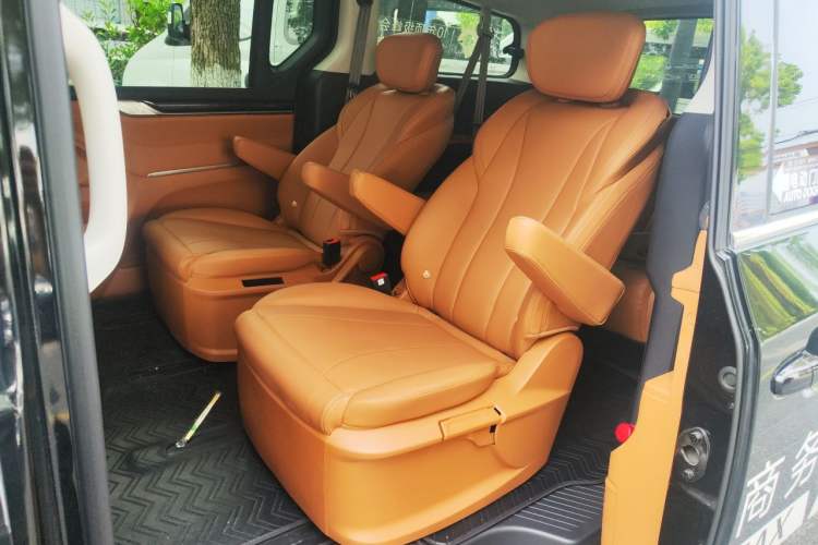 Used SAIC MAXUS G10 2025 MAX 2.0T Automatic Flagship Edition Gasoline 7-Seater Left Rear Seat
